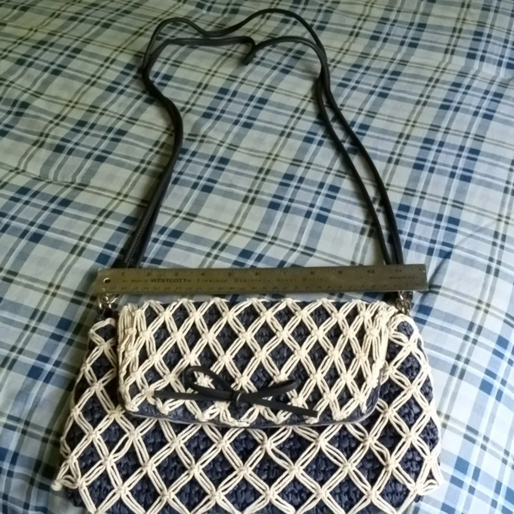 Handbag - Picture 3 of 4